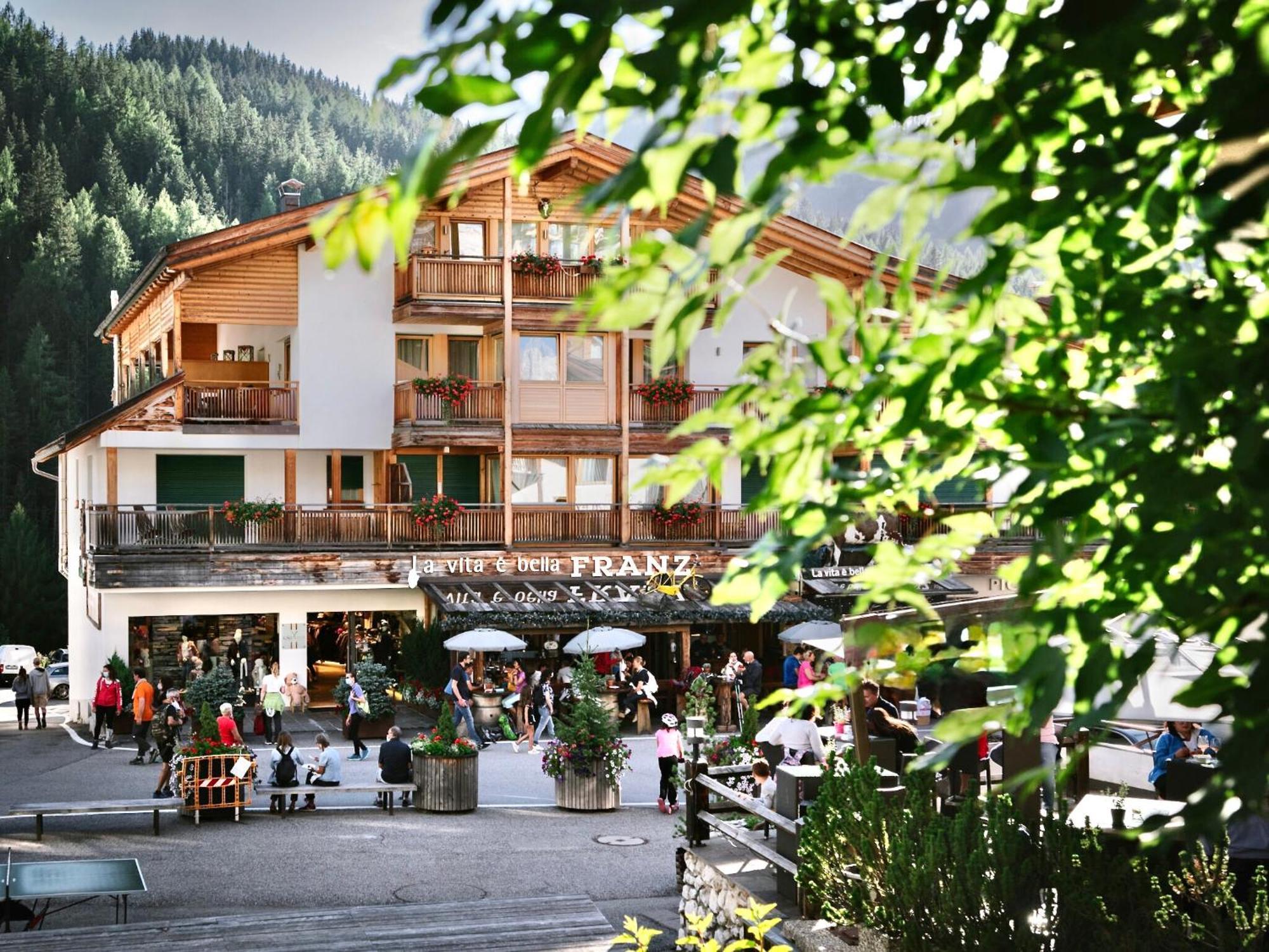 Apartments Da La Vedla Flats San Cassiano  Exterior foto